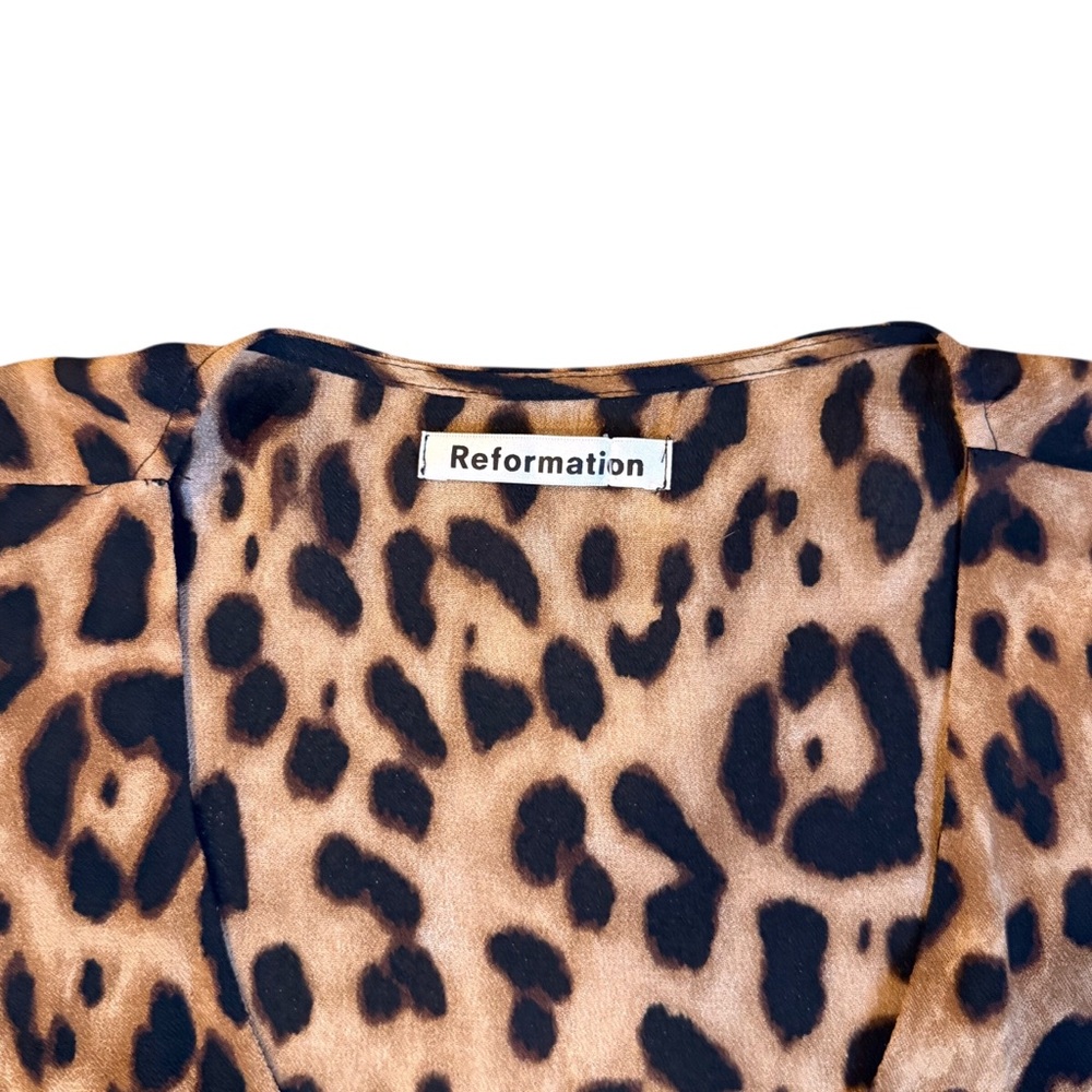 Reformation Alma Leopard Print Button Front long sleeve Midi dress. - Picture 4 of 14